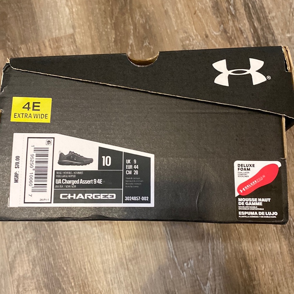 Mens Under Armour Charged Assert 9 4E shoe